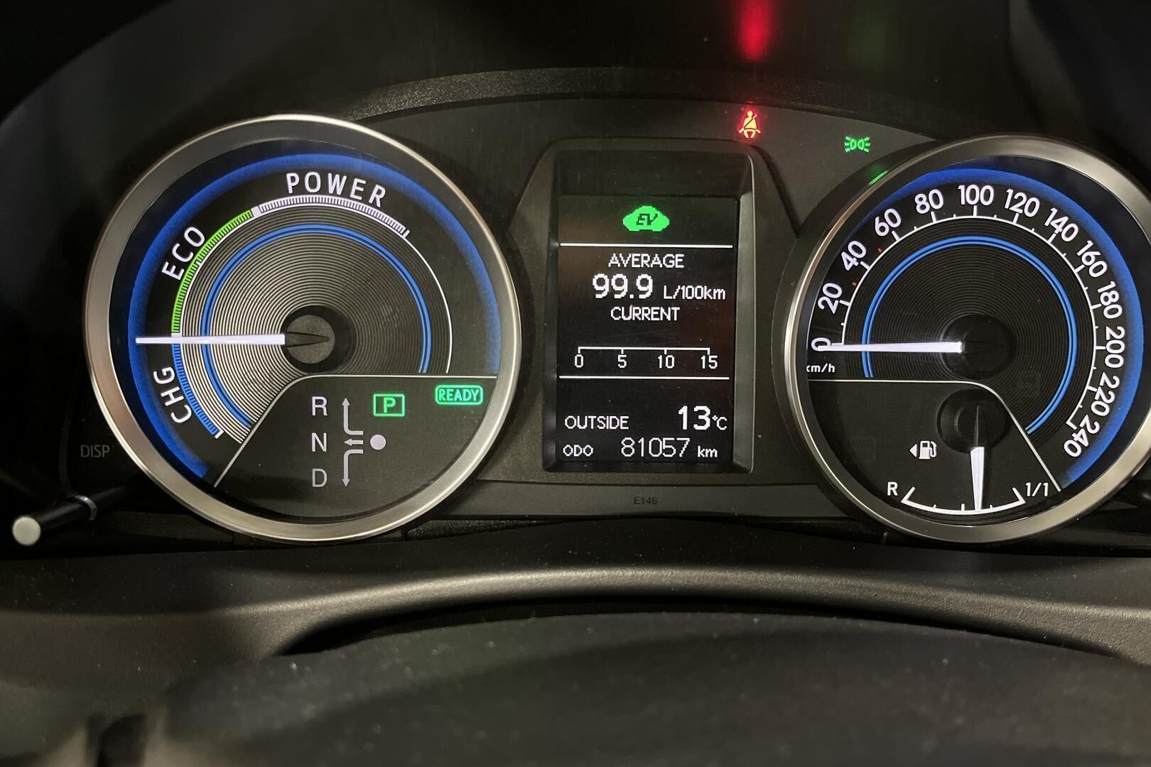 Toyota Auris iso kuva 14