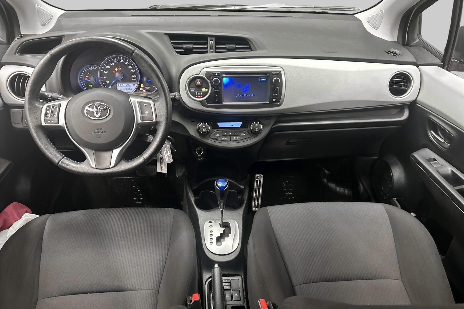 Toyota Yaris iso kuva 11
