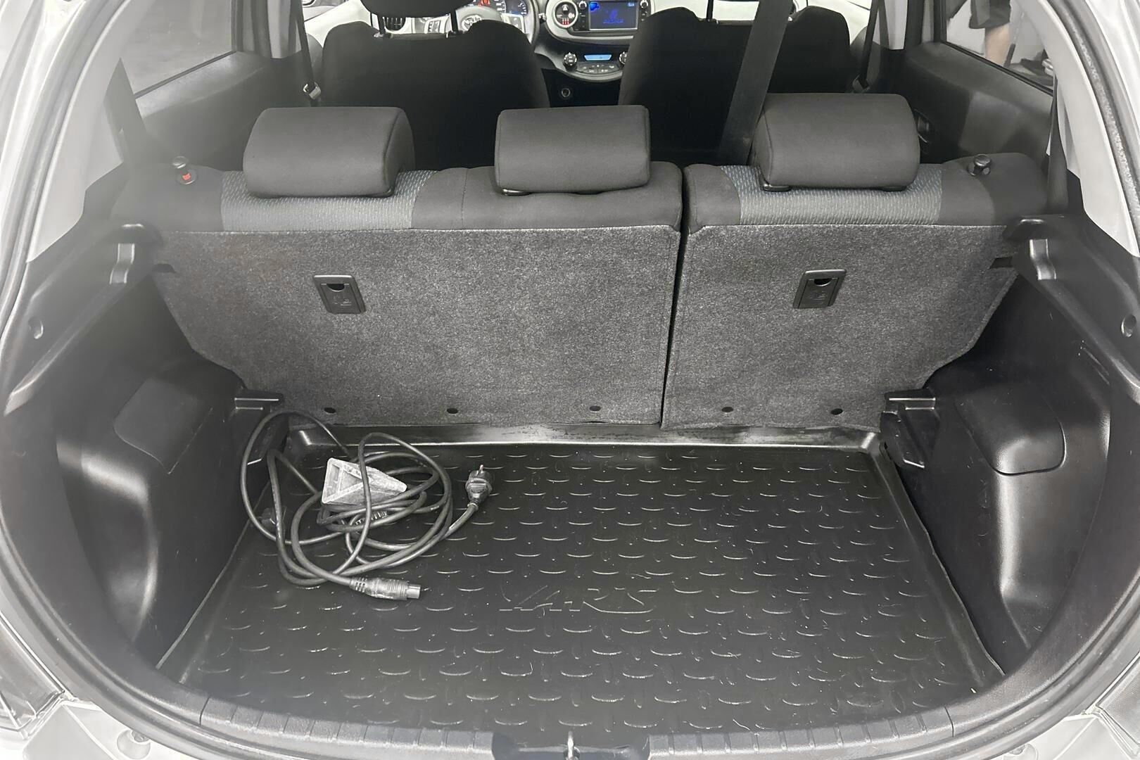 Toyota Yaris iso kuva 12