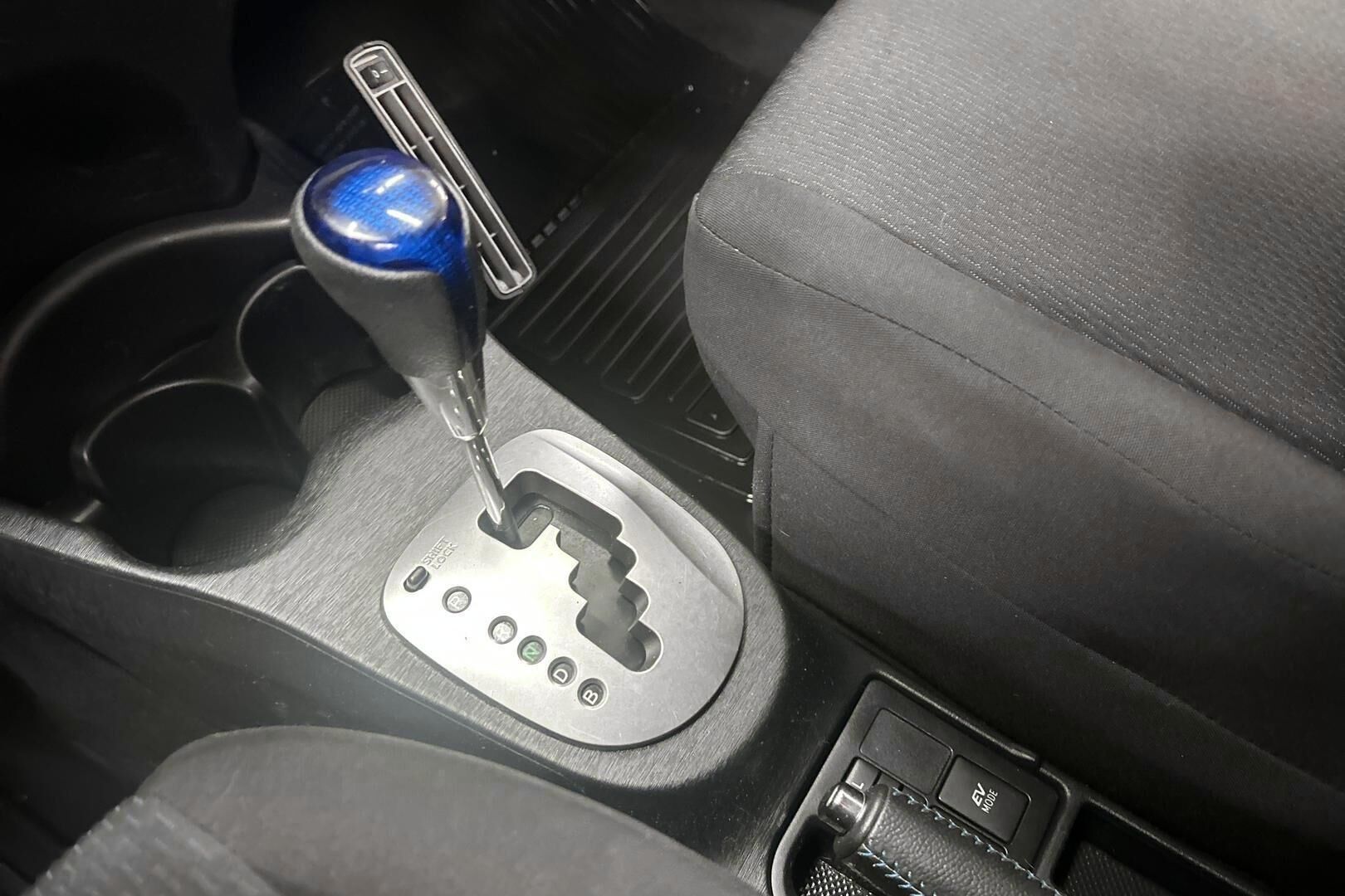 Toyota Yaris iso kuva 16