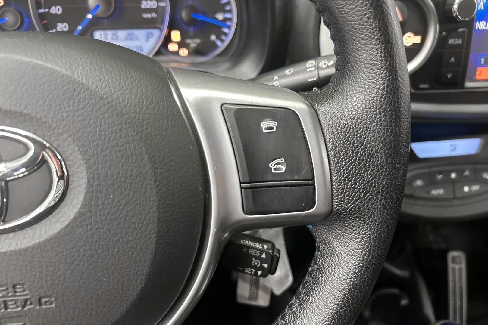Toyota Yaris iso kuva 17