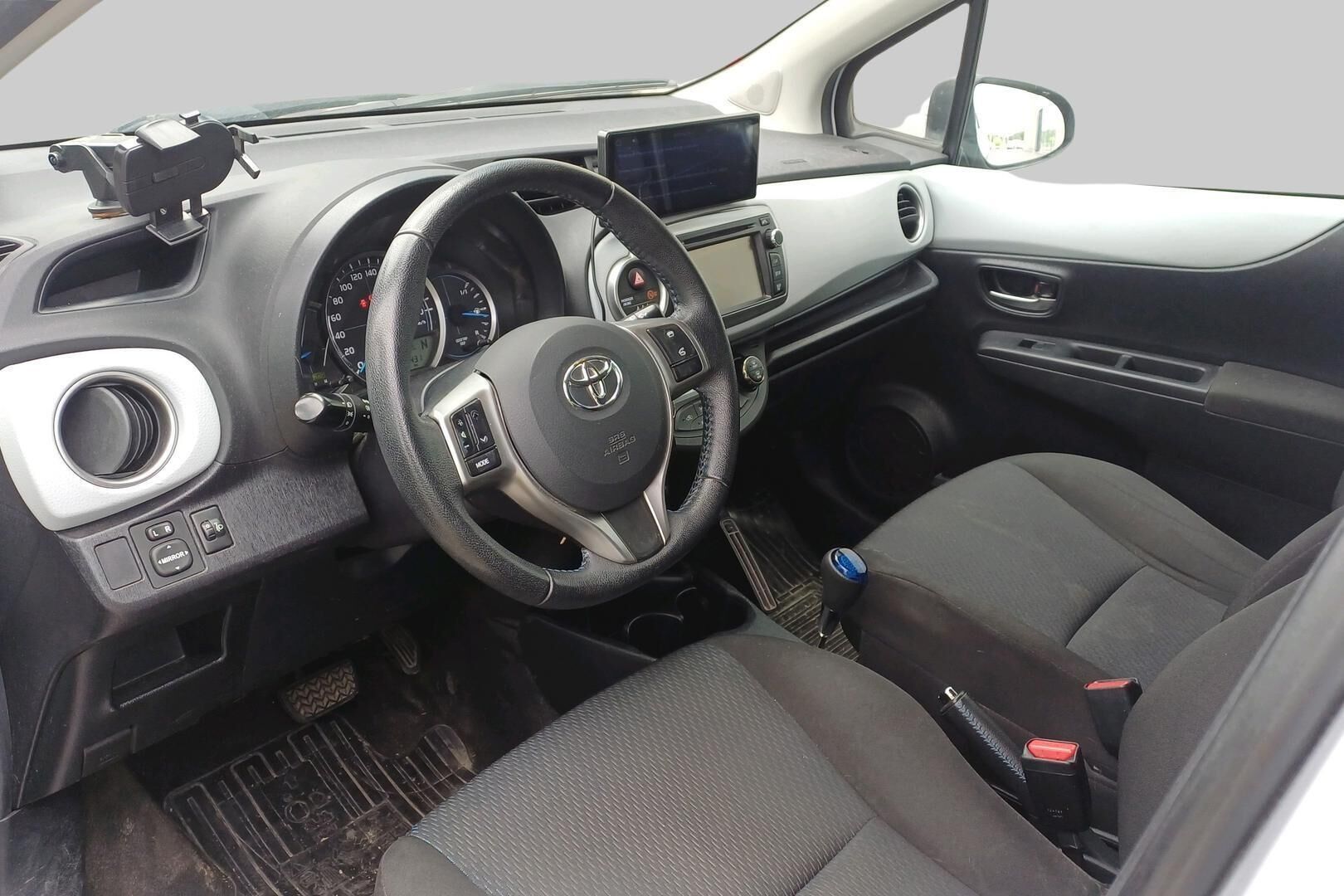 Toyota Yaris iso kuva 2