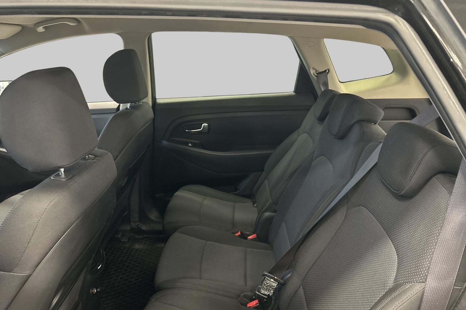 Kia Carens iso kuva 10