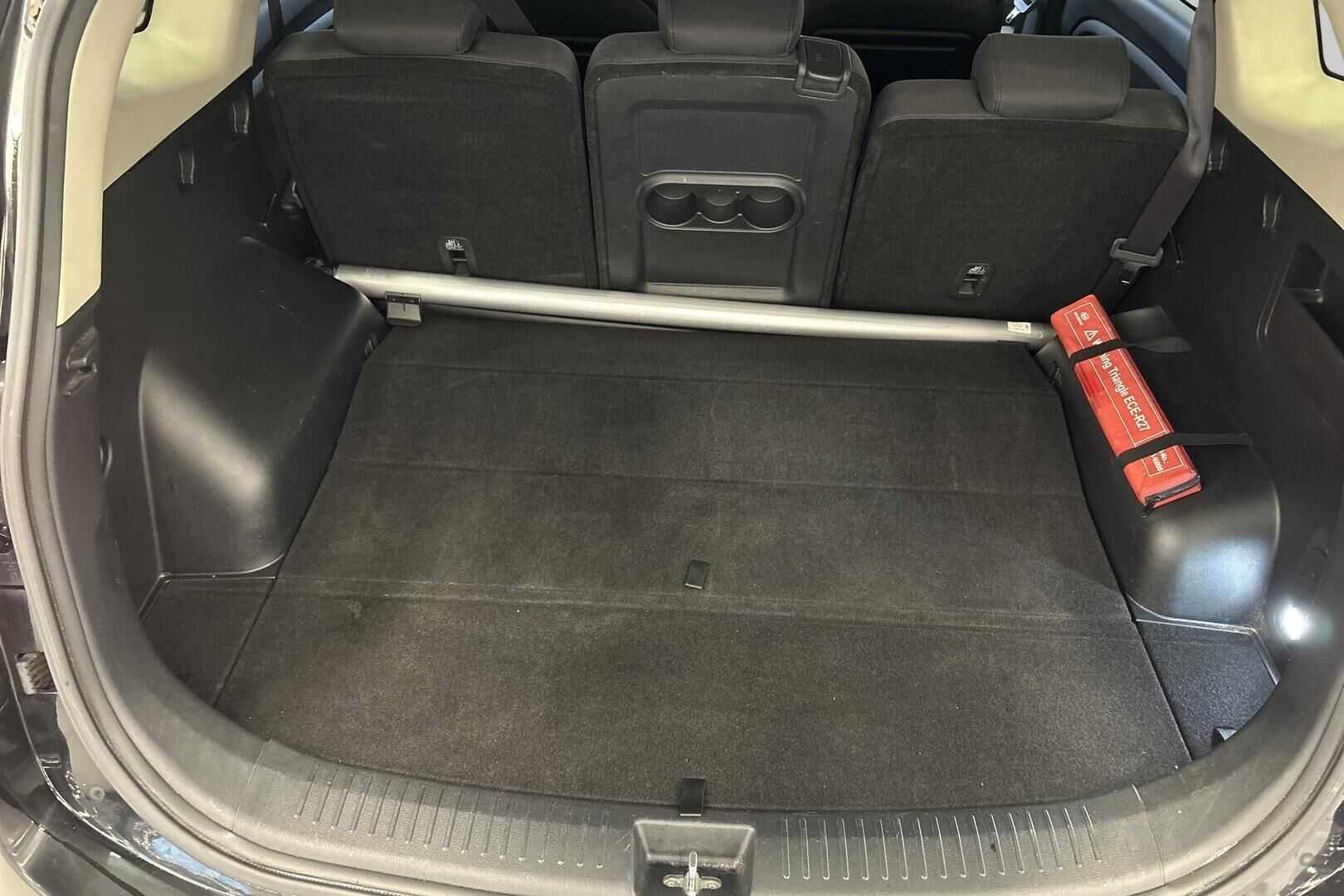 Kia Carens iso kuva 12