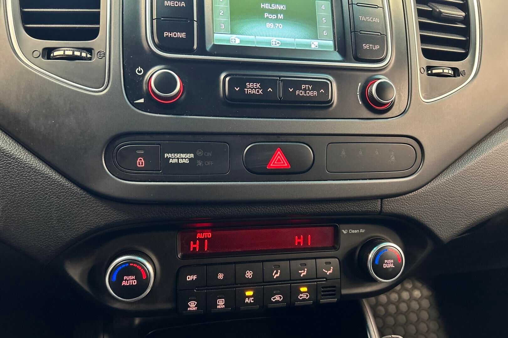 Kia Carens iso kuva 17