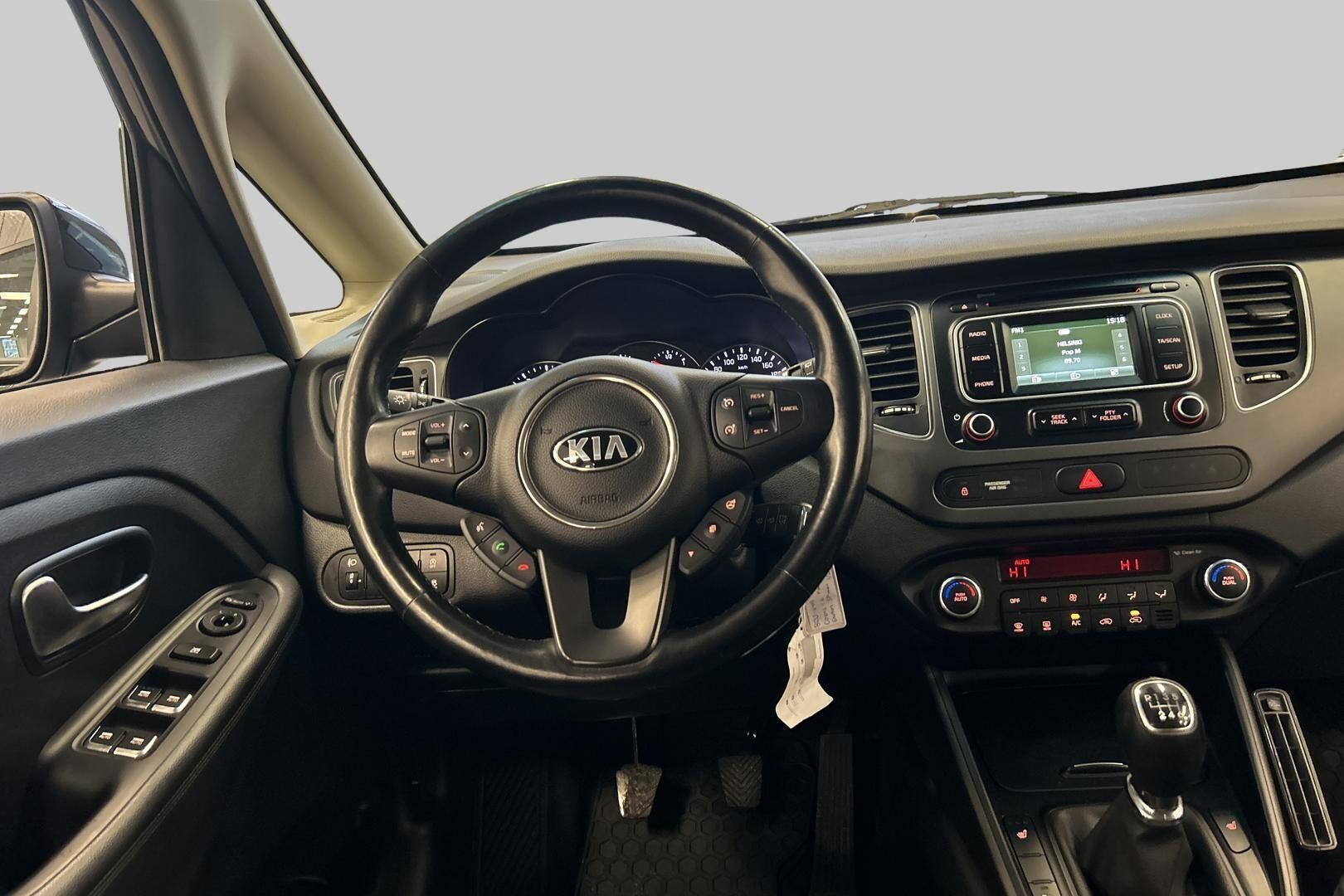 Kia Carens iso kuva 23