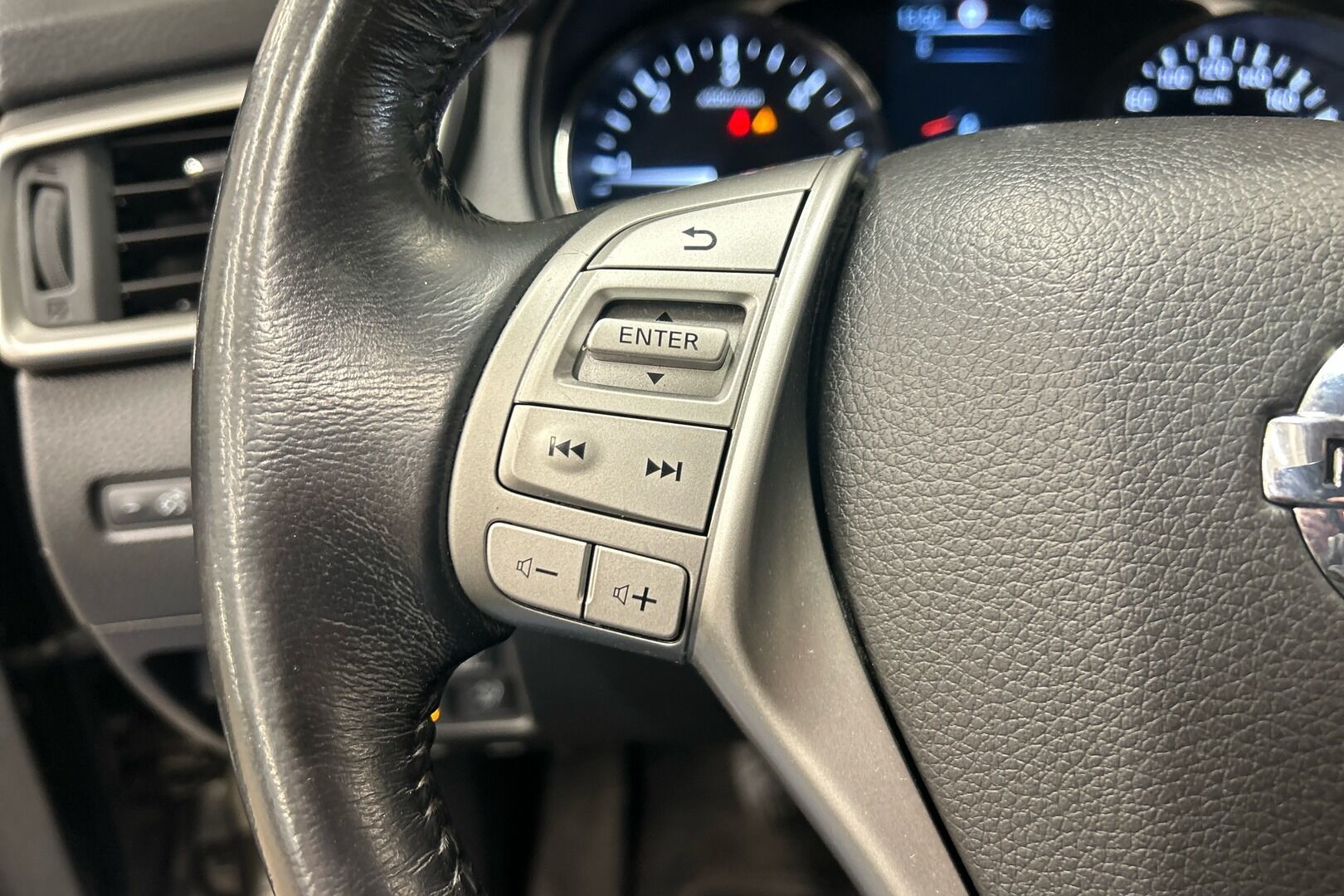 Nissan X-Trail iso kuva 13
