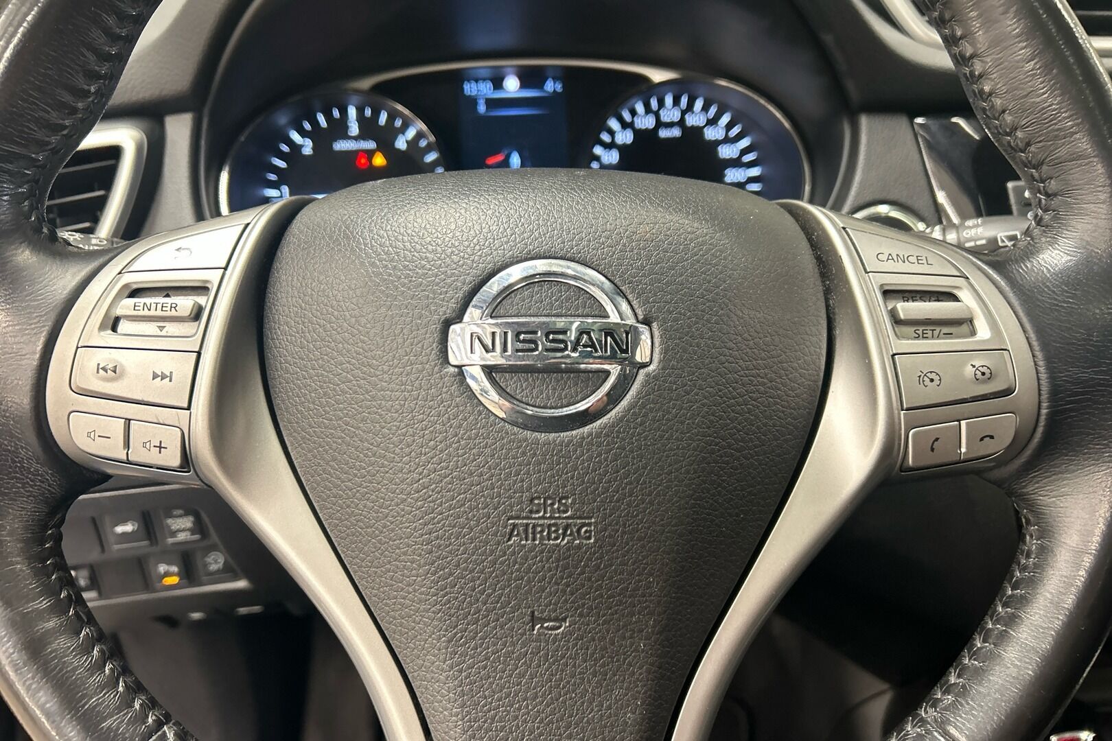 Nissan X-Trail iso kuva 16