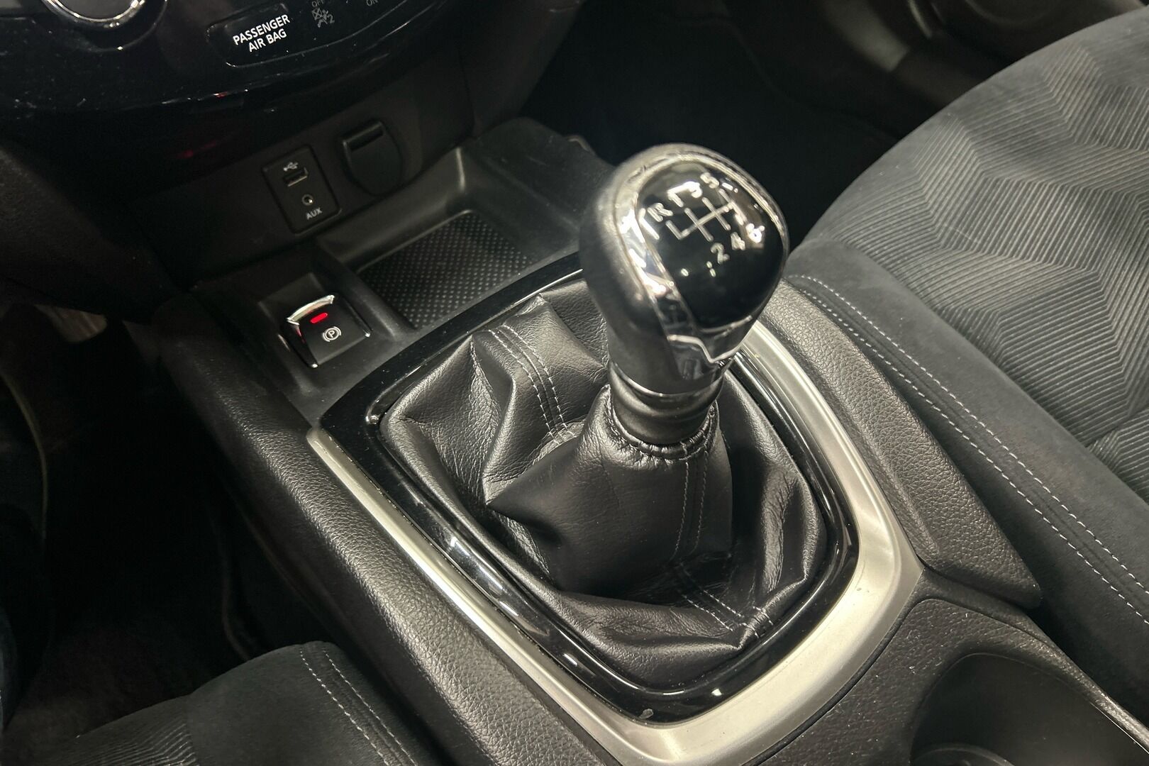 Nissan X-Trail iso kuva 18