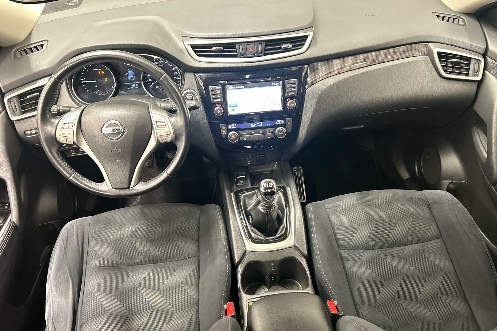 Nissan X-Trail iso kuva 6