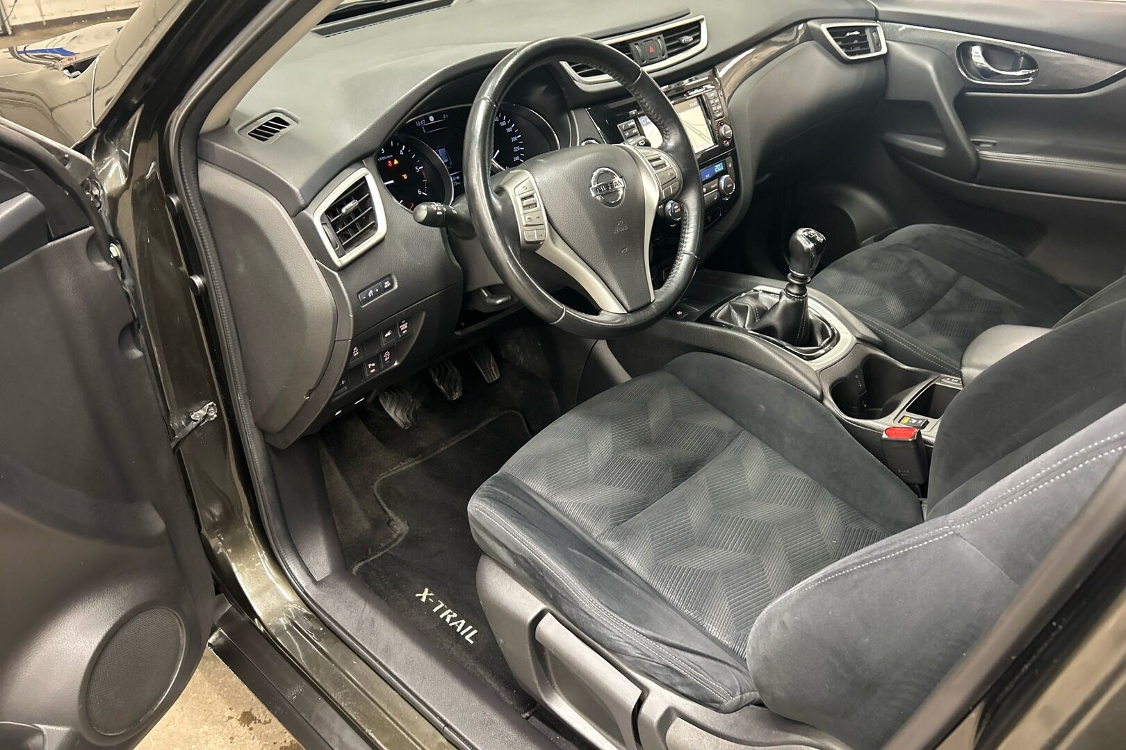 Nissan X-Trail iso kuva 7
