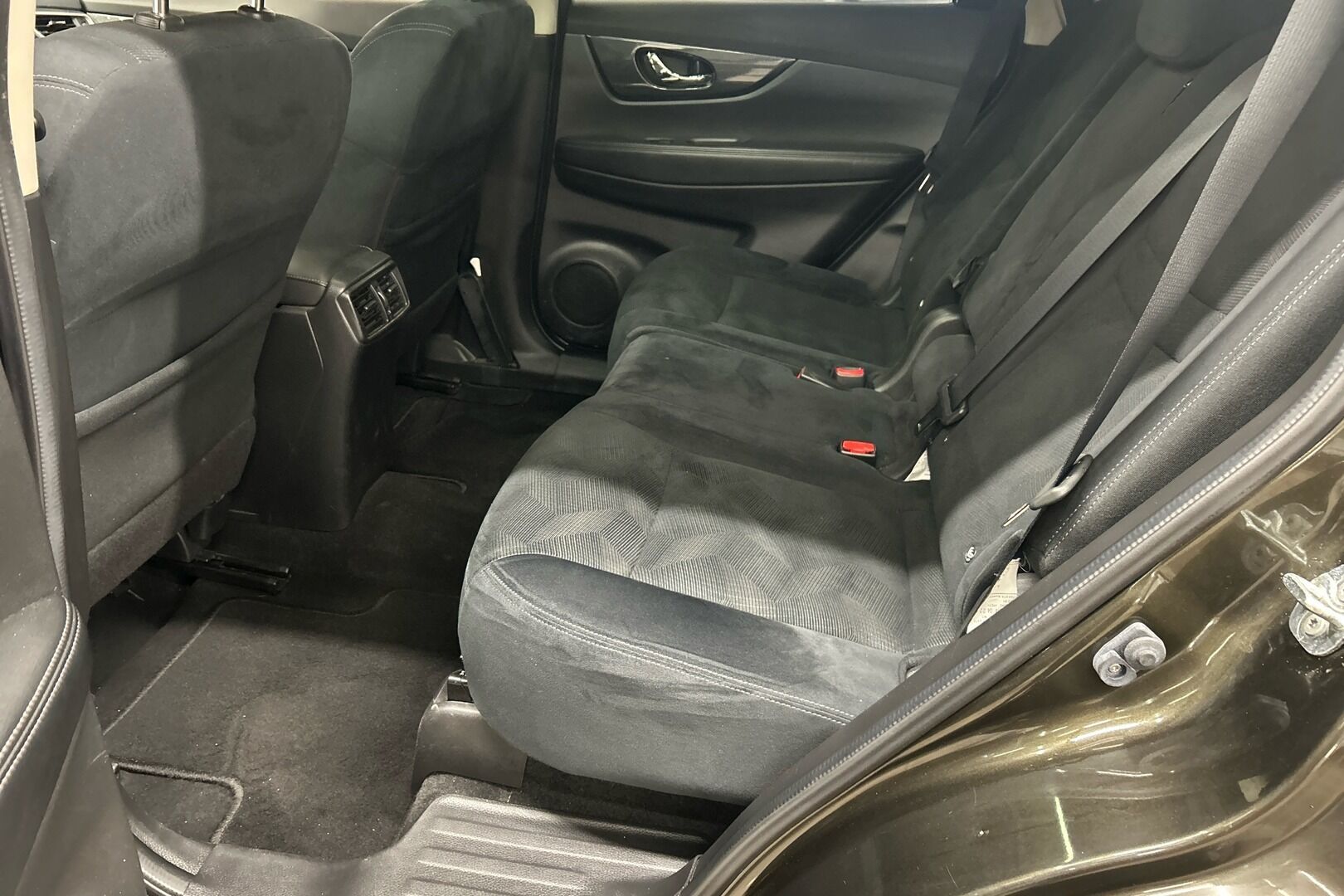 Nissan X-Trail iso kuva 8