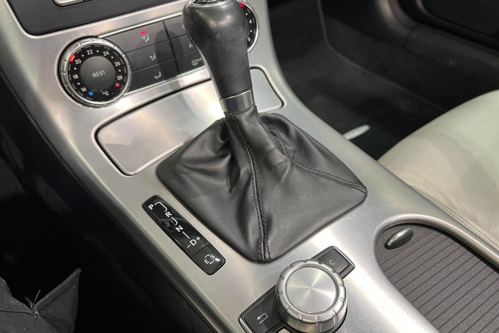 Mercedes-Benz SLK iso kuva 18