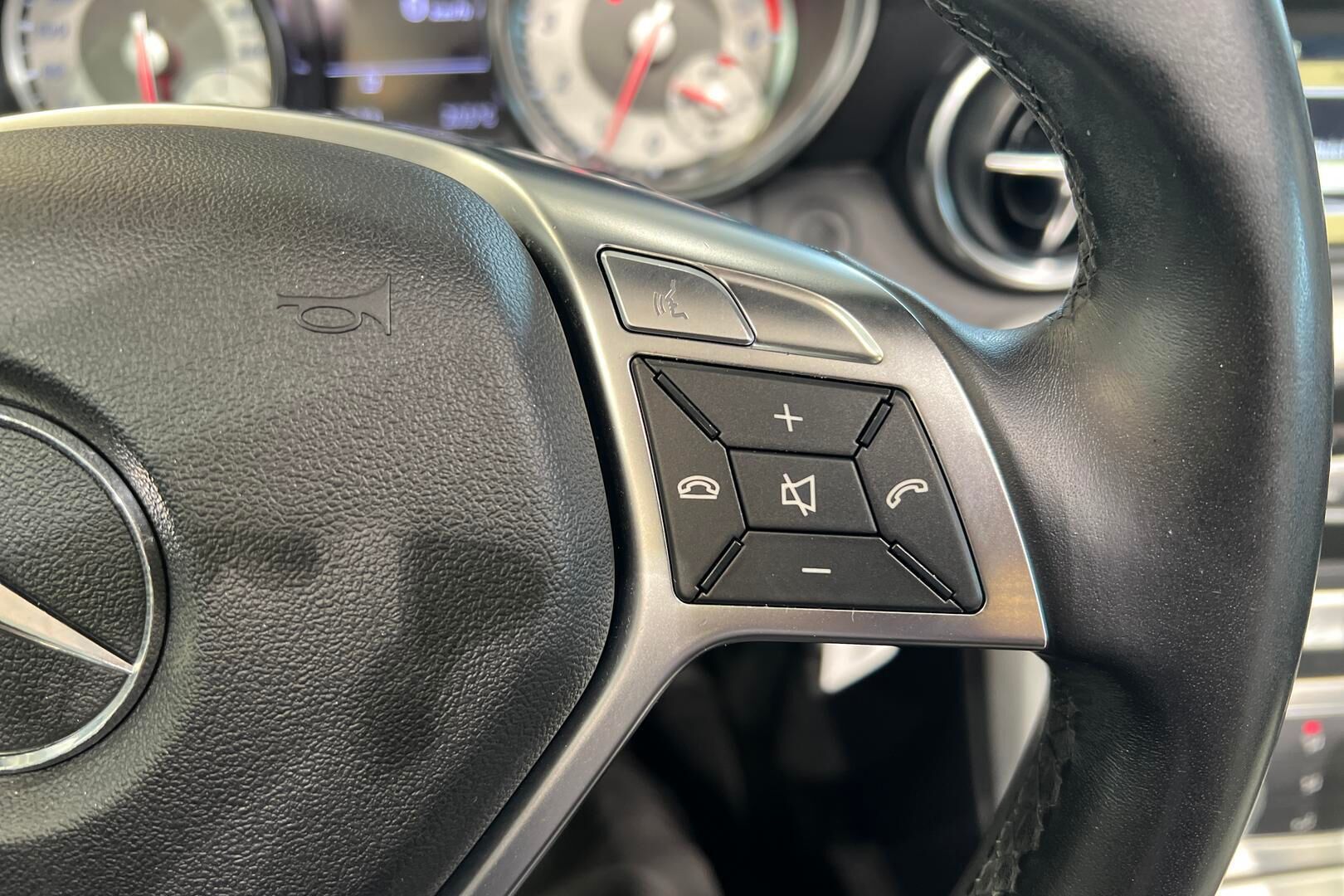 Mercedes-Benz SLK iso kuva 20