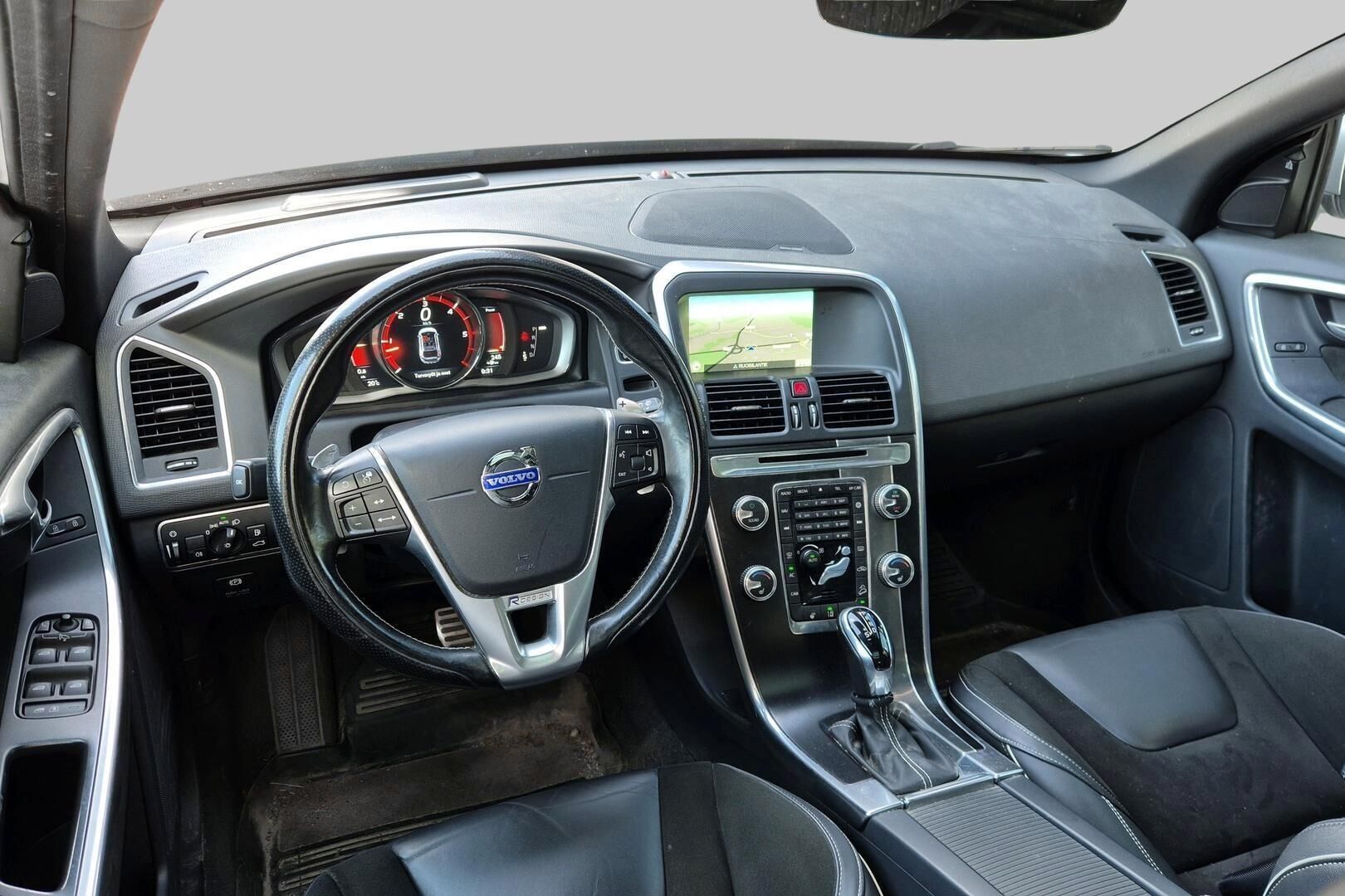 Volvo XC60 iso kuva 2