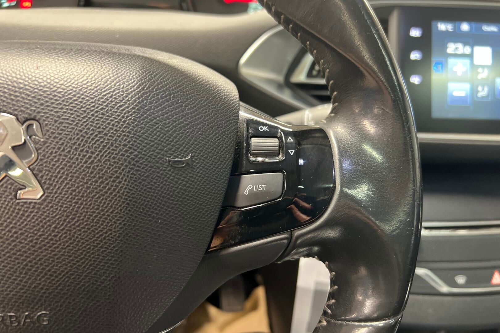 Peugeot 308 iso kuva 16