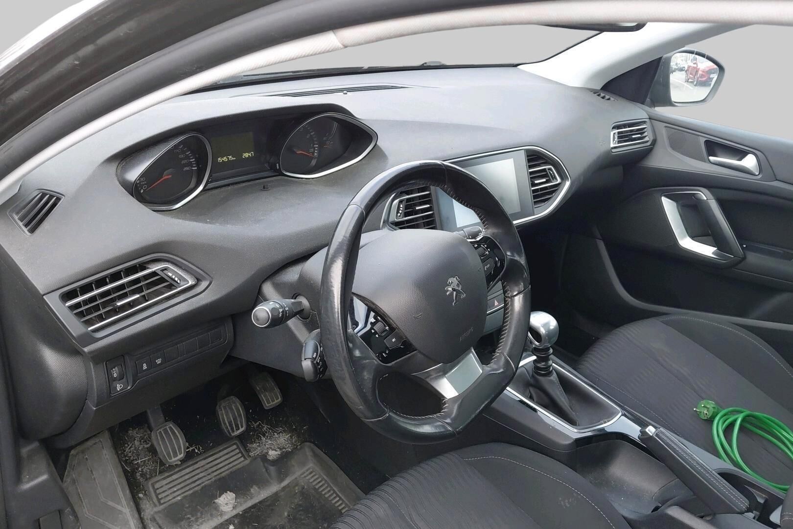 Peugeot 308 iso kuva 4