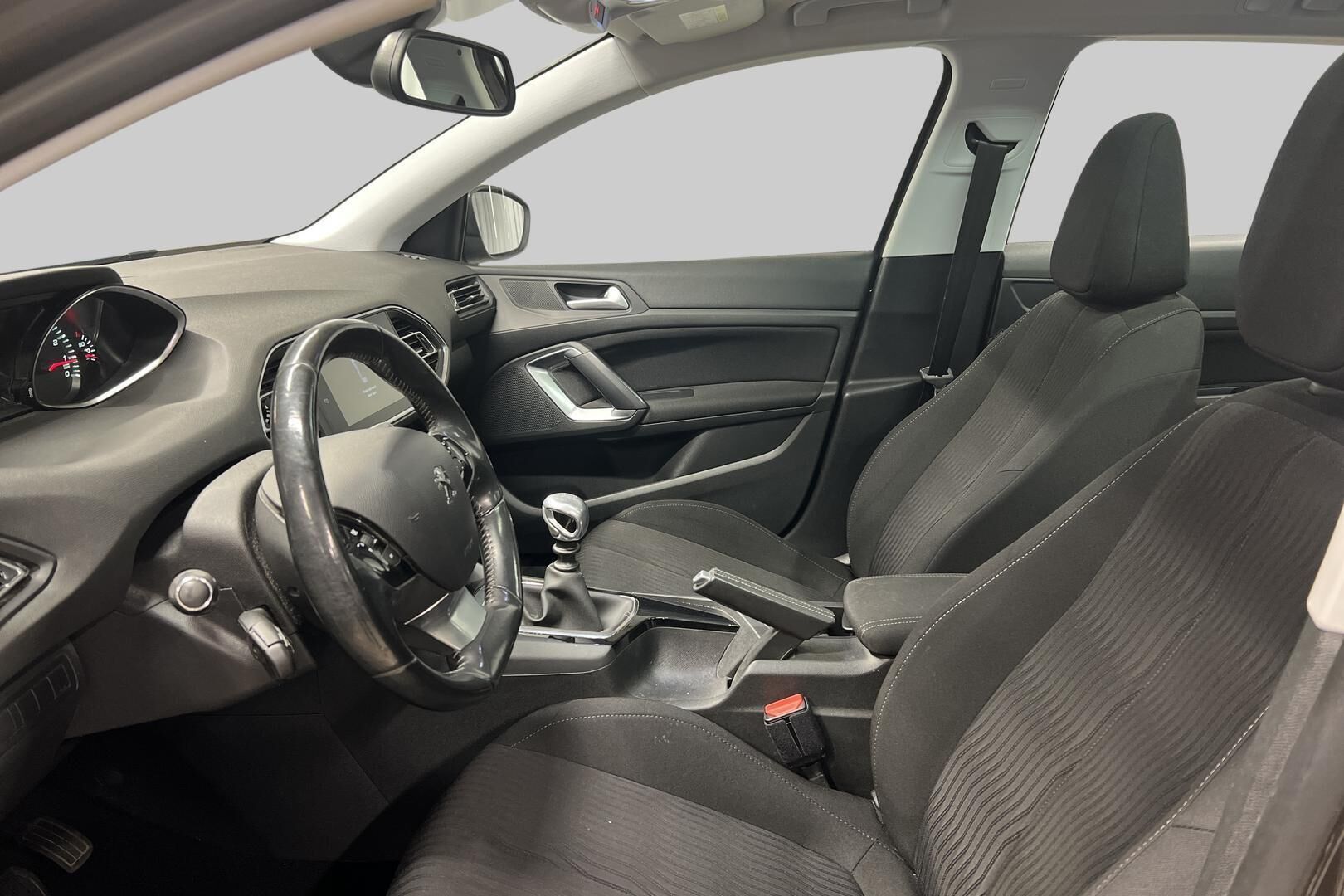 Peugeot 308 iso kuva 9