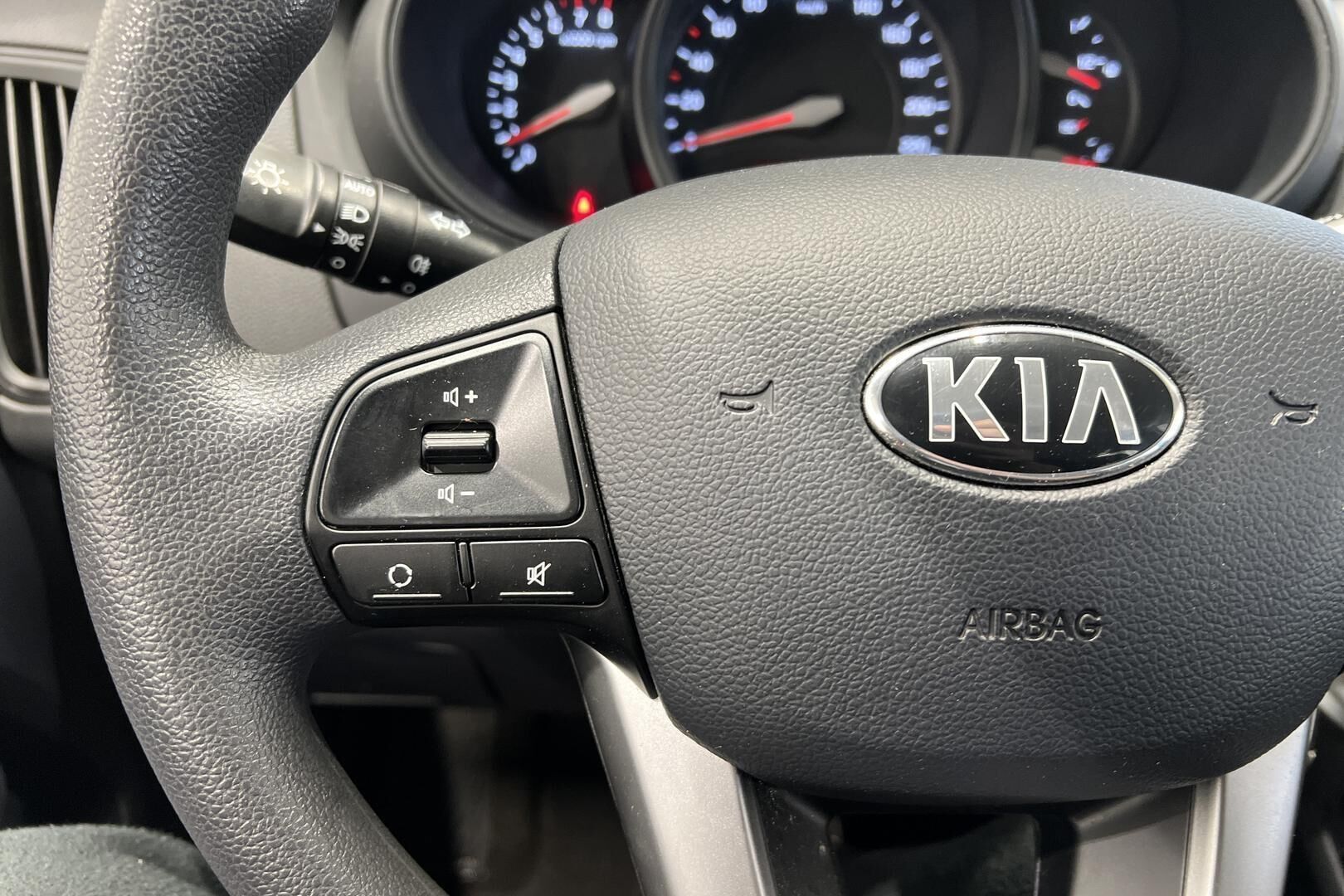 Kia Rio iso kuva 19