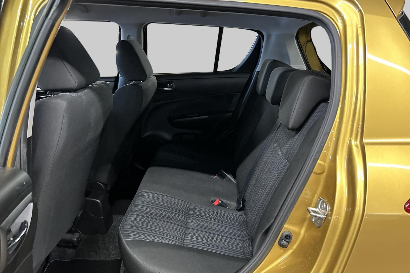 Suzuki Swift iso kuva 7