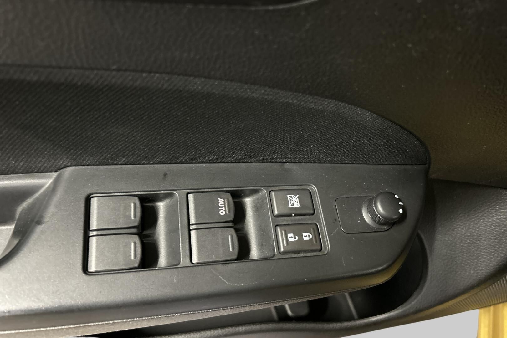 Suzuki Swift iso kuva 9