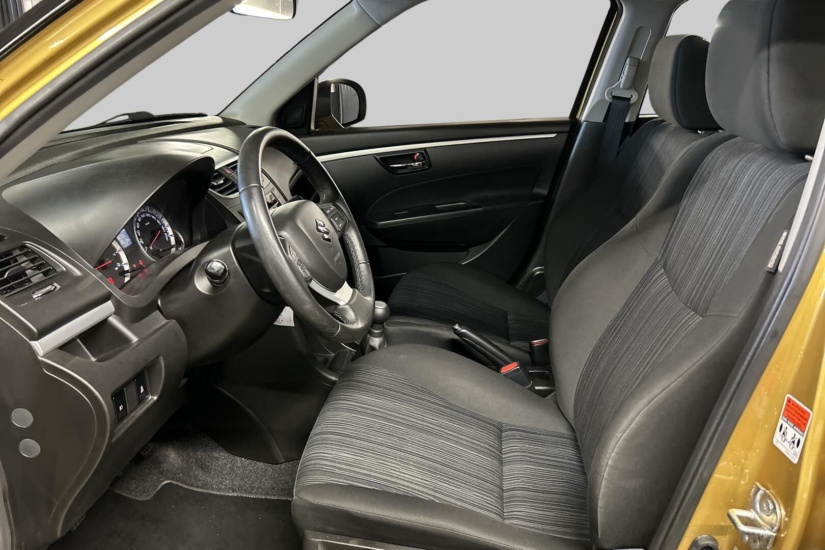 Suzuki Swift iso kuva 15