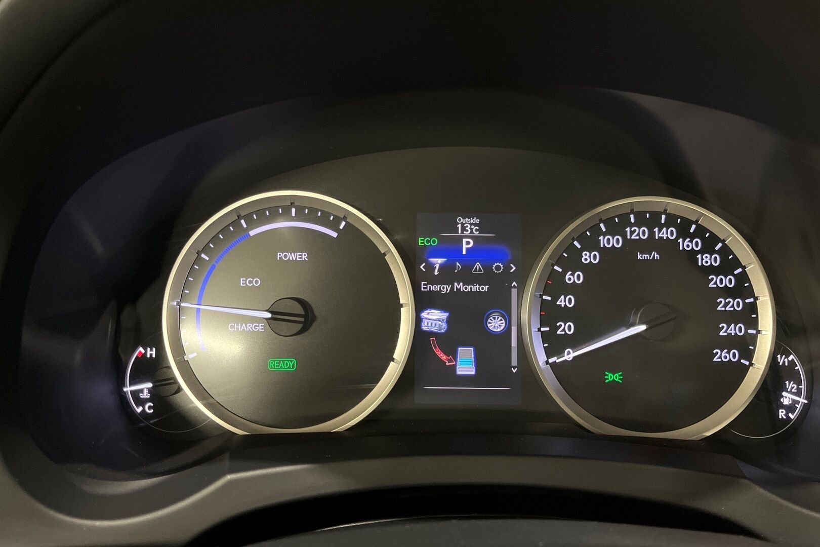 Lexus IS iso kuva 12