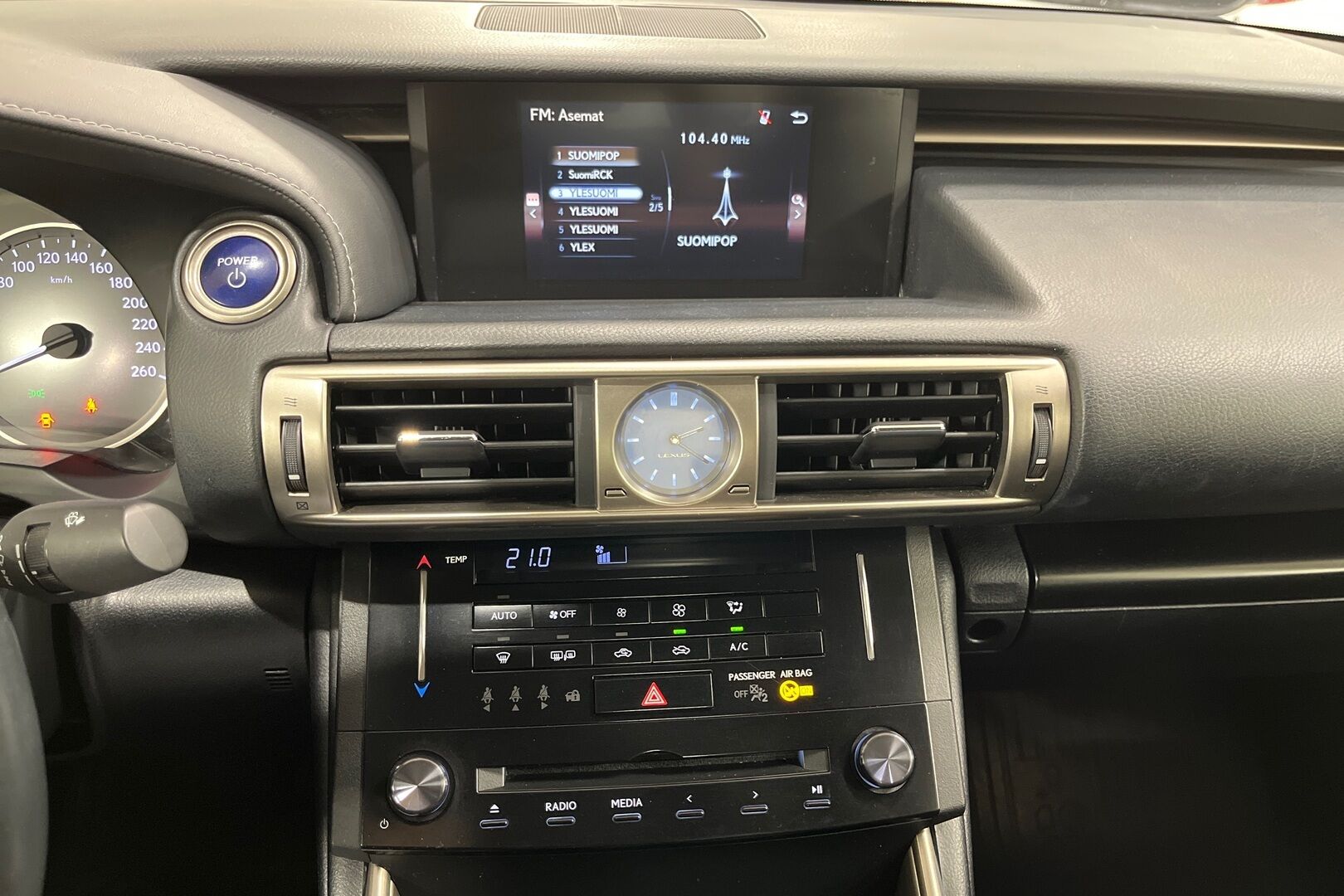 Lexus IS iso kuva 13