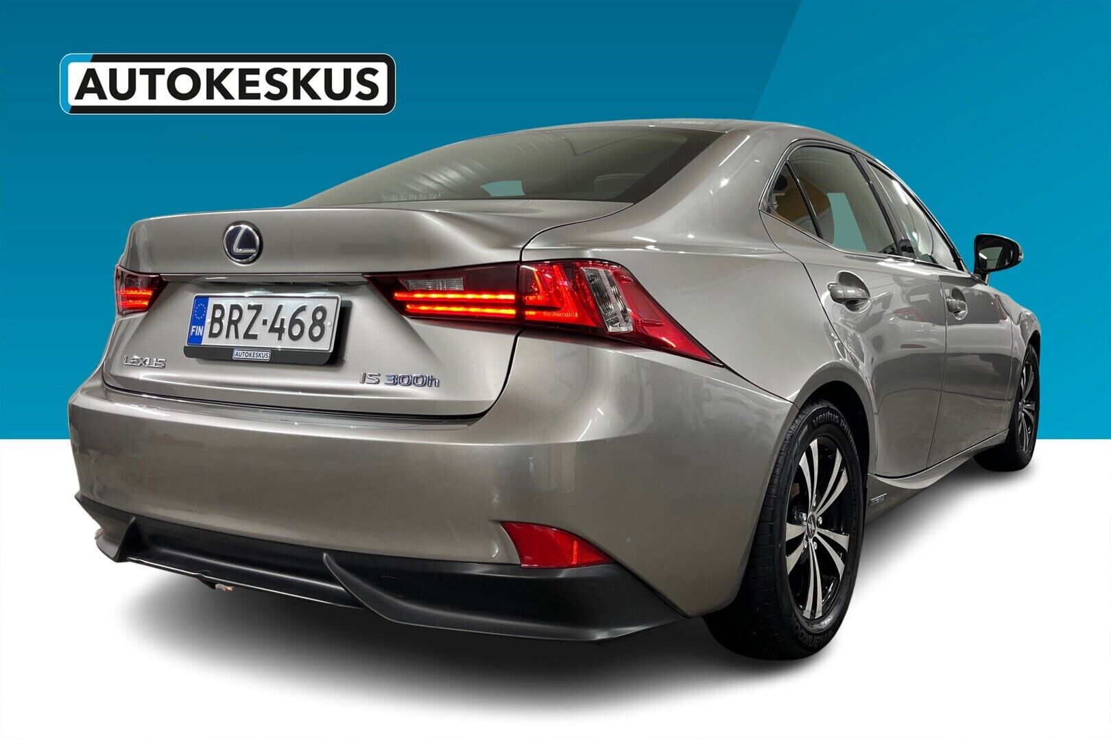 Lexus IS iso kuva 2