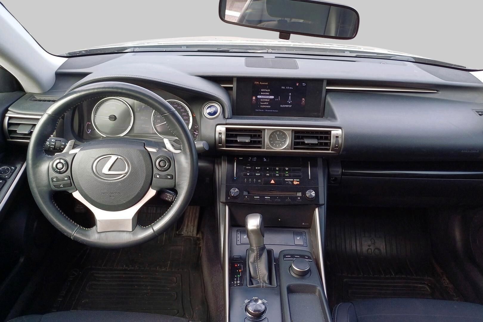 Lexus IS iso kuva 2