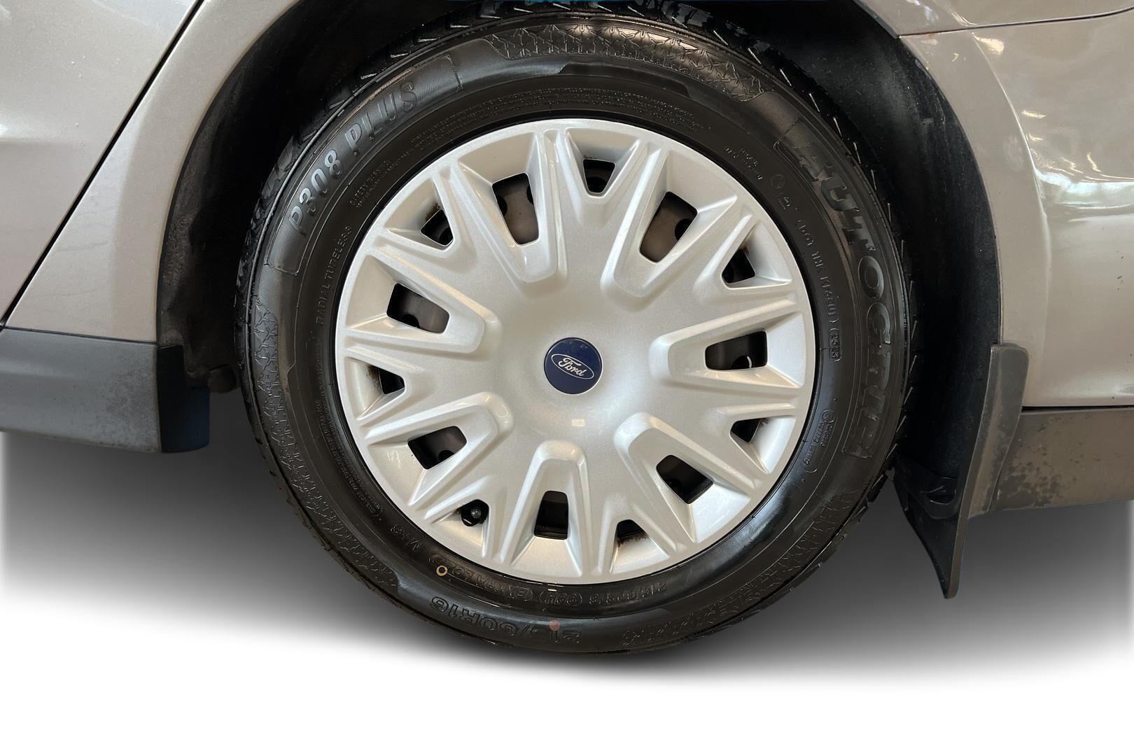 Ford Mondeo iso kuva 13
