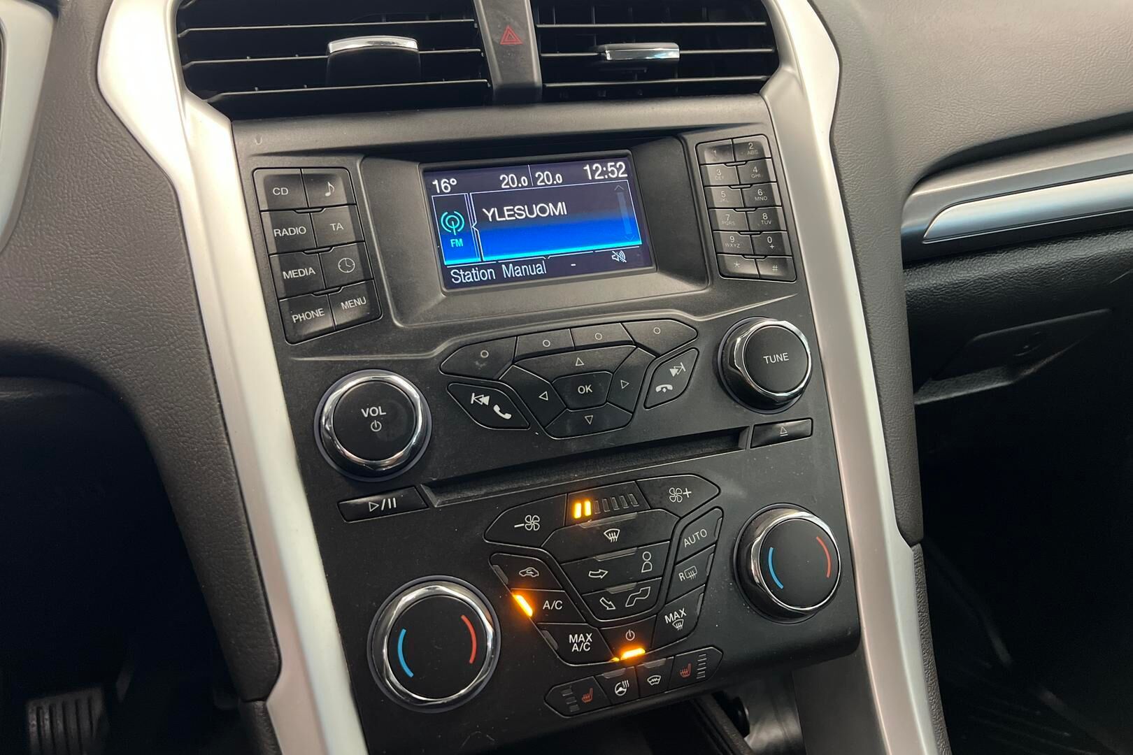 Ford Mondeo iso kuva 15