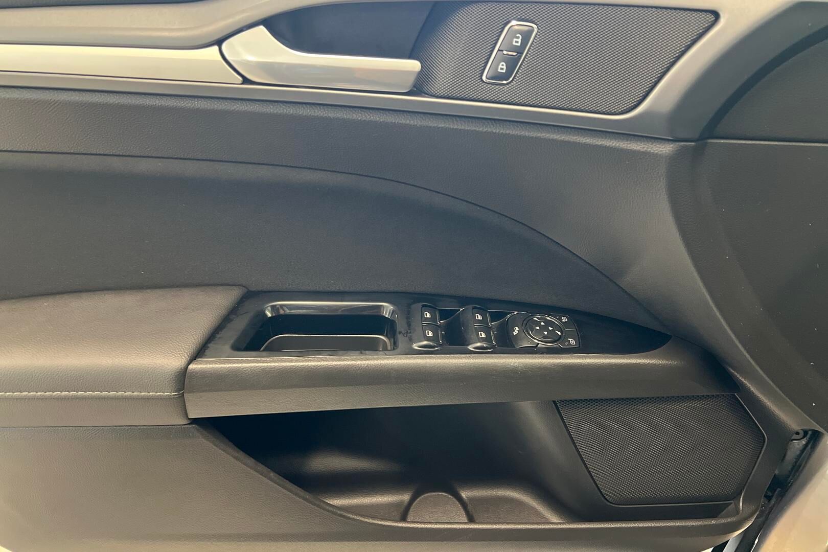 Ford Mondeo iso kuva 20