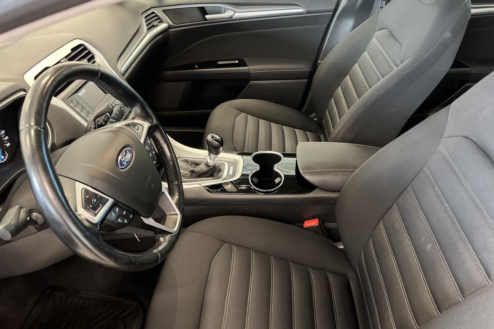 Ford Mondeo iso kuva 9