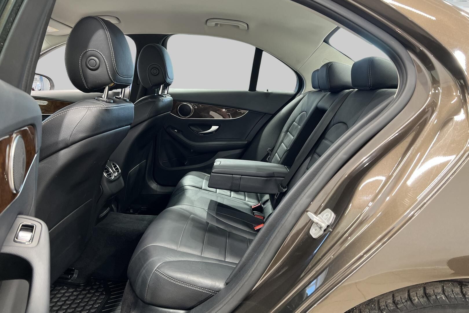 Mercedes-Benz C iso kuva 10