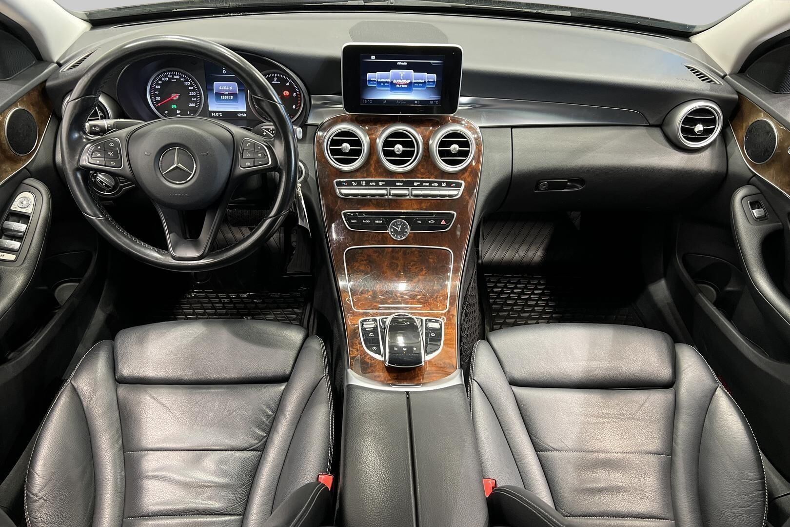 Mercedes-Benz C iso kuva 11