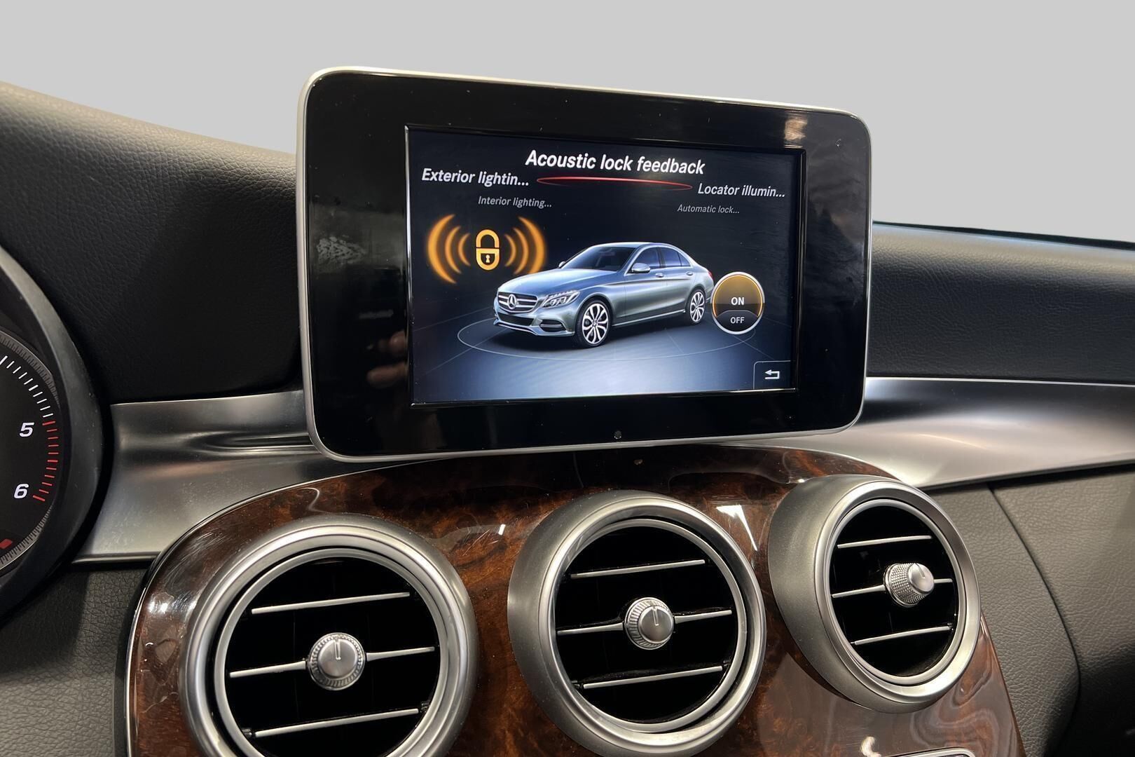 Mercedes-Benz C iso kuva 18