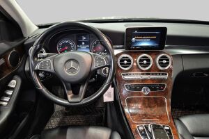 Mercedes-Benz C esikatselu 2