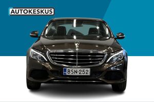 Mercedes-Benz C esikatselu 2