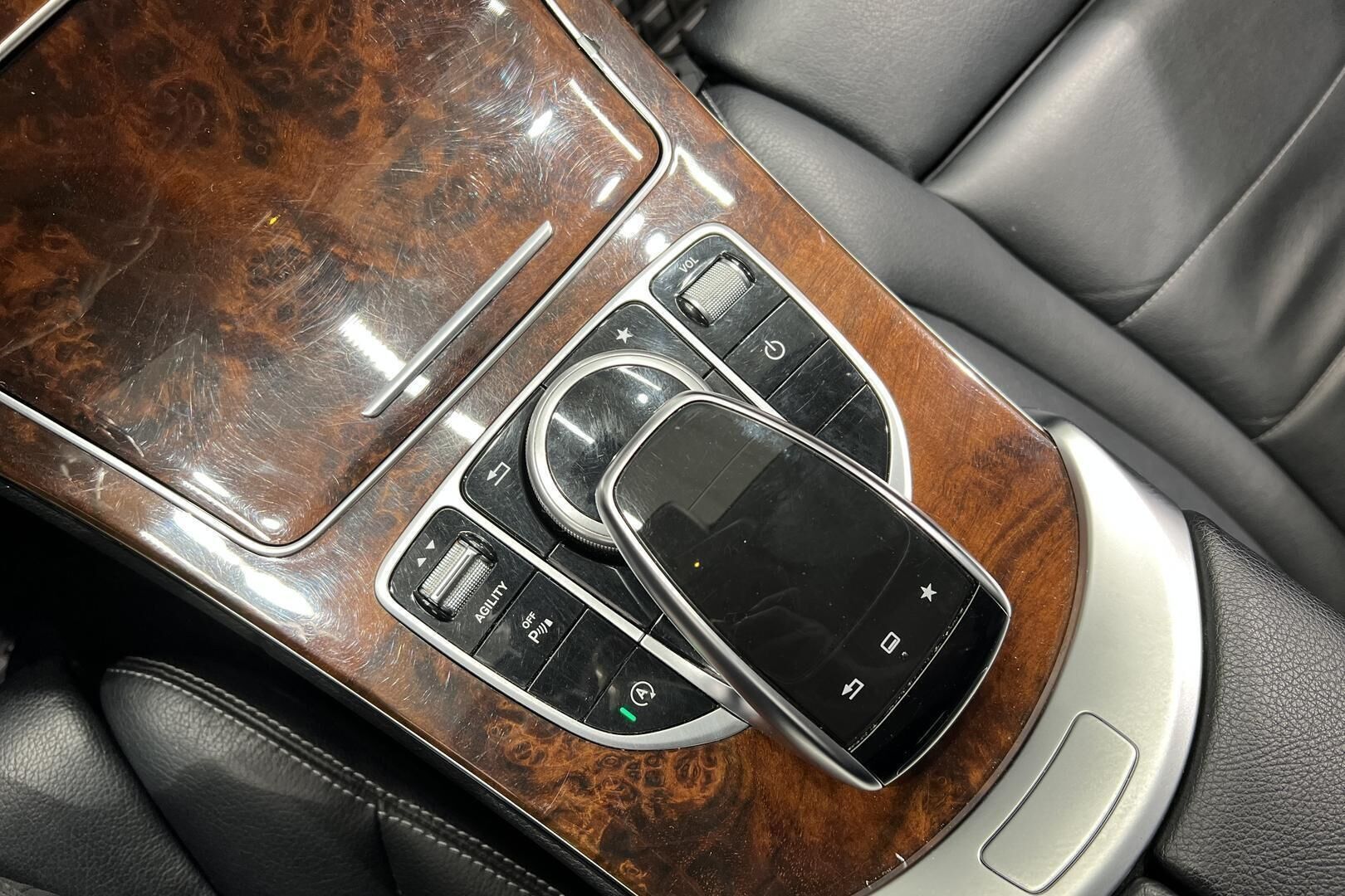 Mercedes-Benz C iso kuva 24