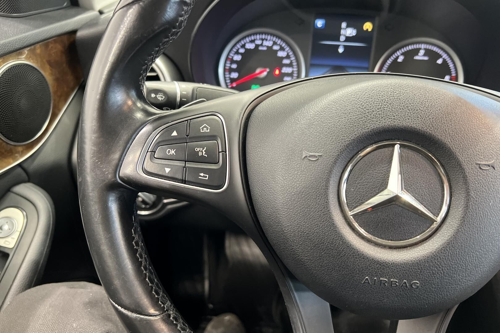 Mercedes-Benz C iso kuva 28