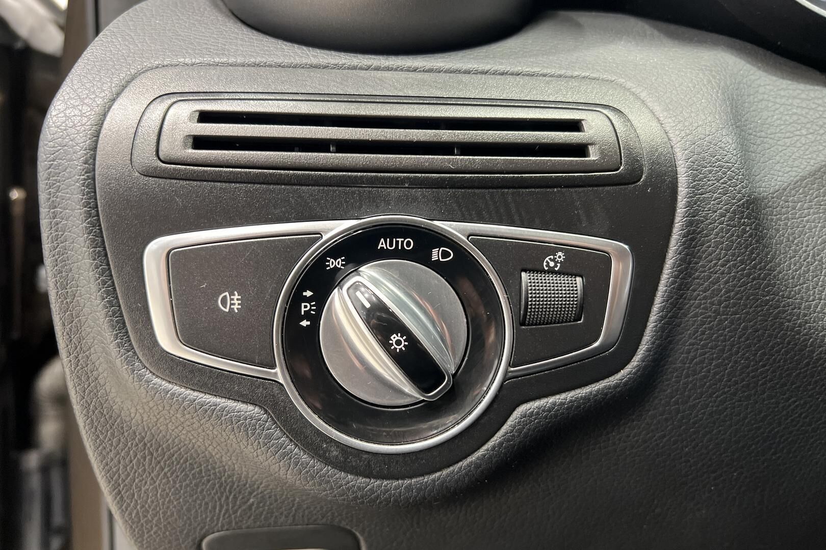 Mercedes-Benz C iso kuva 29