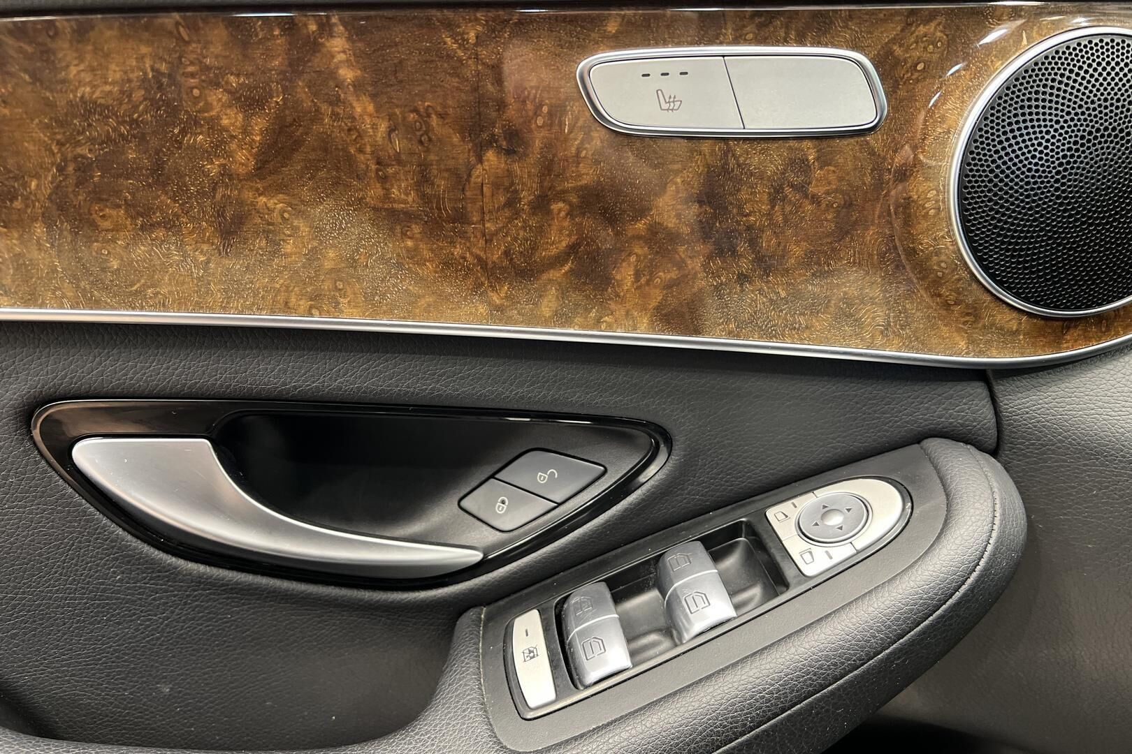 Mercedes-Benz C iso kuva 30