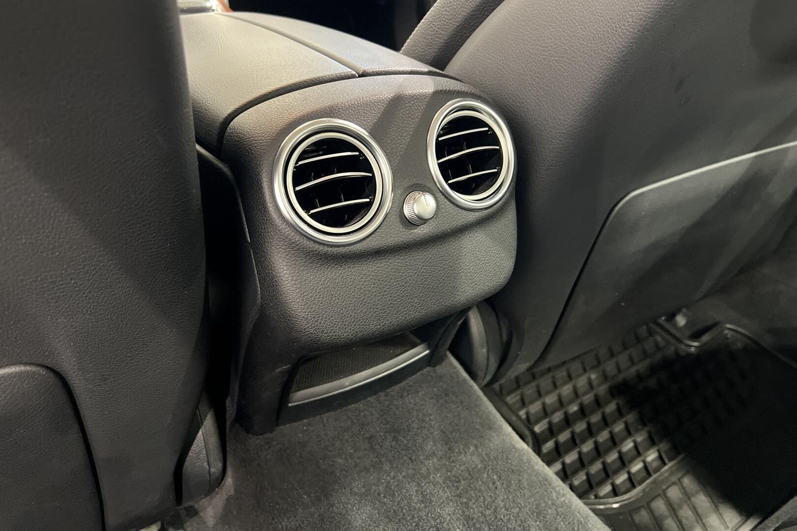 Mercedes-Benz C iso kuva 31