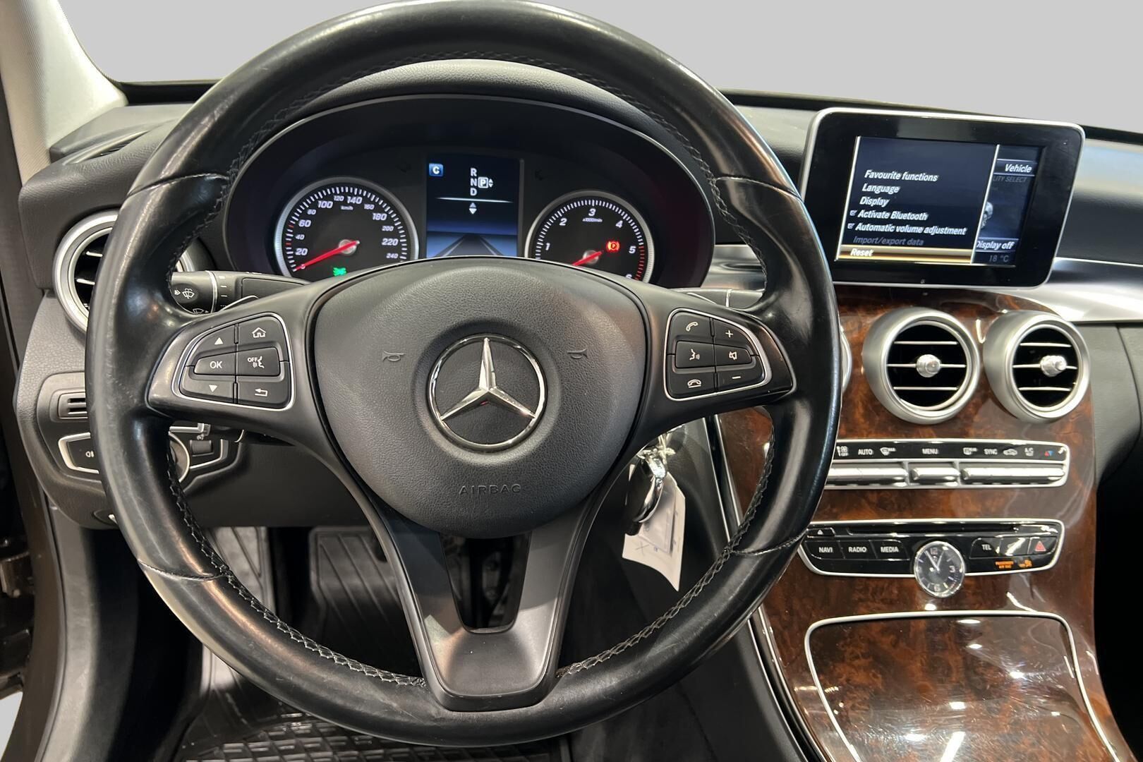 Mercedes-Benz C iso kuva 32