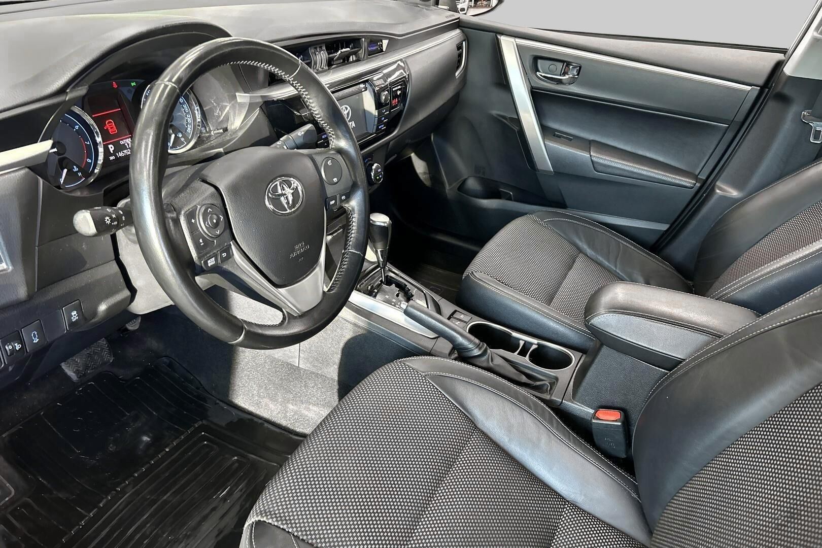 Toyota Corolla iso kuva 9