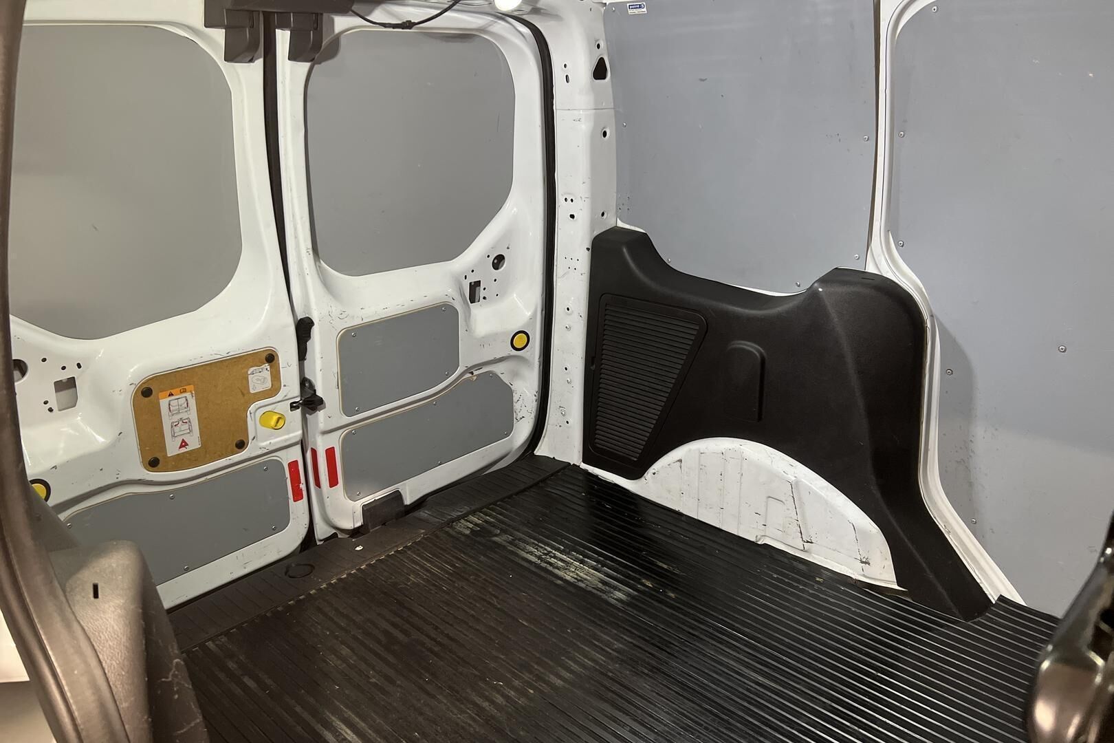 Ford Transit Connect iso kuva 16