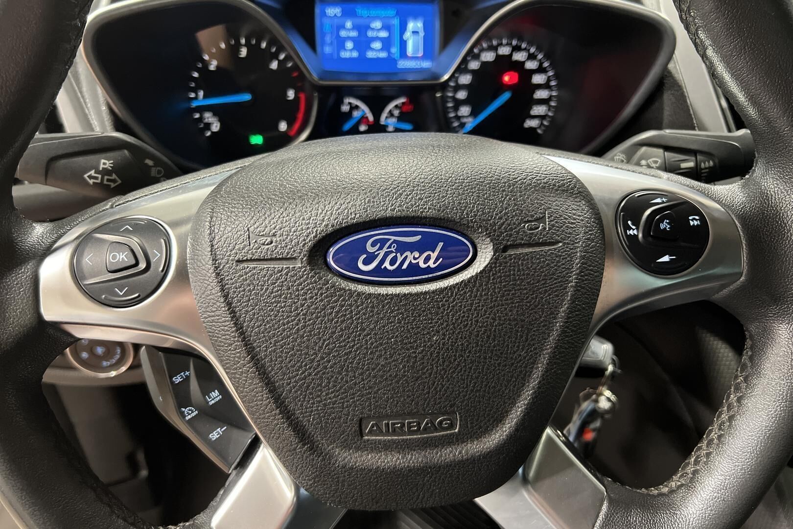 Ford Transit Connect iso kuva 17