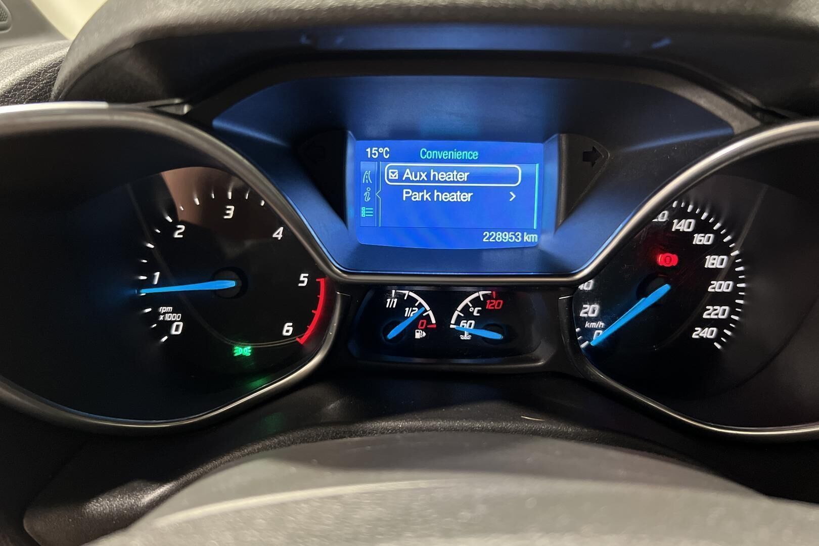 Ford Transit Connect iso kuva 19