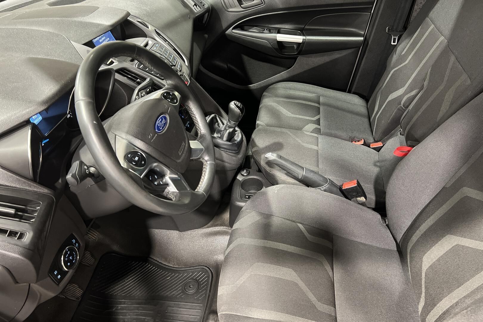 Ford Transit Connect iso kuva 9